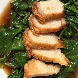 ผัดผักน้ำหมูกรอบ
