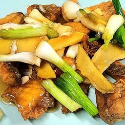 Fish Slices with Giner & Spring Onion 姜葱鱼片 ปลาผัดขิงต้มหอม