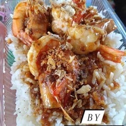 ข้าวราดกุ้งกระเทียม