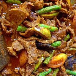 ผัดพริกแกงใต้เนื้อเป็นกับ