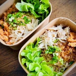 ล้ำเส้น Chicken Noodles