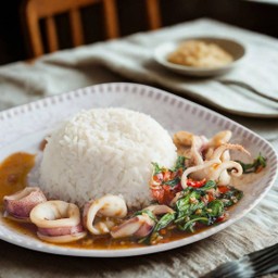 ข้าวกะเพราหมึก