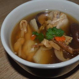 เถียนลี่ลี่ มิตรต้มตุ๋น