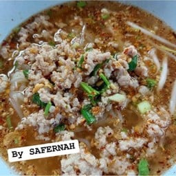 ก๋วยเตี๋ยวต้มยำไก่สับโบราณ รสเด็ด