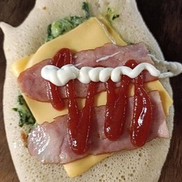 2 ชิ้นไส้ผักโขม+เบคอน+ชีสแผ่น