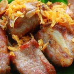 ซี่โครงหมูทอดกระเทียม กับข้าว