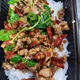 ข้าวราดกระเพราเนื้อสับ