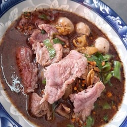 ก๋วยเตี๋ยวเนื้อสด+ลูกชิ้นพิเศษ