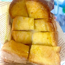 ขนมปังปิ้งเนยนม