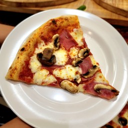 พิซซ่าเห็ดและแฮม