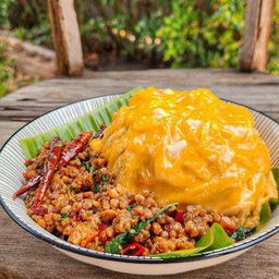 ข้าวไข่ข้นกระเพราหมูสับ