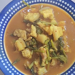 แกงส้มหมูสามชั้นกวางต้ง