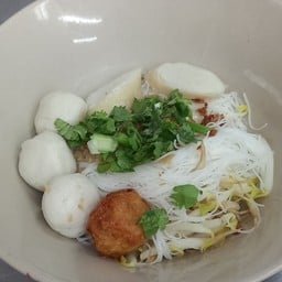 ก๋วยเตี๋ยวเครื่องปลาแห้ง