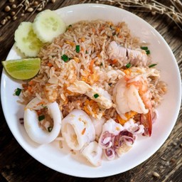 ข้าวผัดรวมมิตร