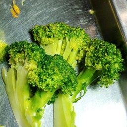 บล็อคโคลี่ต้ม ชุดละ 2 ชิ้น