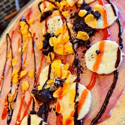 บลูเบอร์รีกล้วยคอนเซ็ปช็อกโกแลตชิพ ราดซอสสตอเบอรี่ช็อกโกแลต