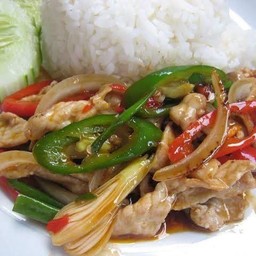 ผัดพริกหยวกราดข้าว