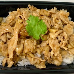 ข้าวหมูผัดซอสกระเทียม