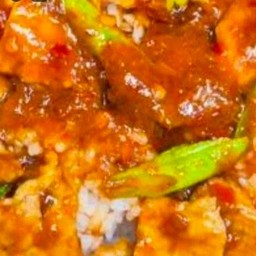 ไก่ผัดพริกแกงถั่วราดข้าวหอม