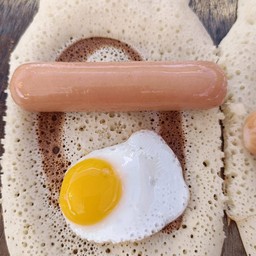 2 ชิ้นไส้กรอก + ไข่นก