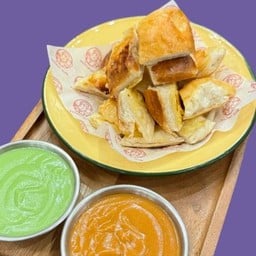 ขนมปังบันปิ้ง ดิป สังขยาทูโทน