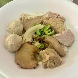ร้านก๋วยเตี๋ยวธัญรส เนื้อตุ๋น-หมูตุ๋น บางวัว
