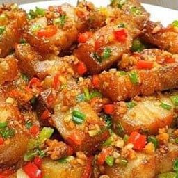 กับ/หมูกรอบคั่วพริกเกลือ