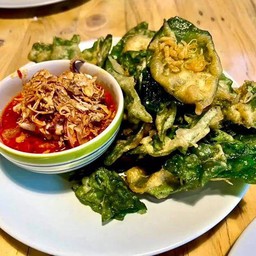 ยำผักเหลียงกรอบกุ้งสด
