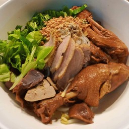 ก๋วยเตี๋ยวเป็ดตุ๋นรวม