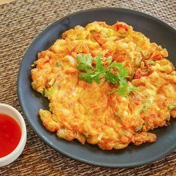 ข้าวไข่เจียวแหนมทรงเครื่อง