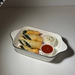 ปอเปี๊ยะผักโขม