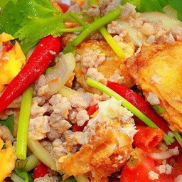 ข้าวยำไข่ดาว