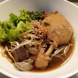 ก๋วยเตี๋ยวน่องเป็ดตุ๋น