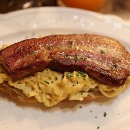 smoky bacon whit scambled eggs