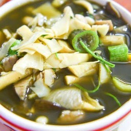 แกงหน่อไม้สด