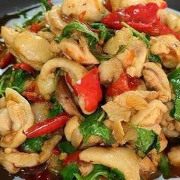 กระเพราไก่ราดข้าว