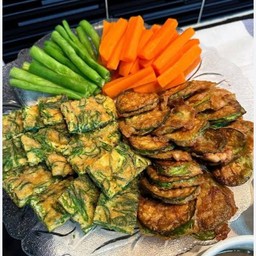 ข้าวไข่ชะอมทอด+ ไข่มะเขือยาวทอดน้ำพริกกะปิ