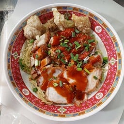 นายหนวดบะหมี่เกี๊ยว สาขา มอหัวเฉียว ม.หัวเฉียว