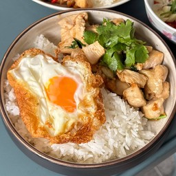 ไก่เต็มจาน