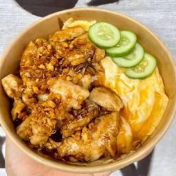 ข้าวไข่ข้นไก่กระเทียม
