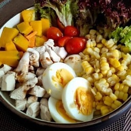 อกไก่หั่นชิ้น150gย่าง+ไข่ต้ม2 ฟอง+ข้าวโพดหั่น1+ฟักทองมะเขือเทศผักสลัดกล่อง2000ml