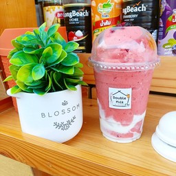 มะม่วง+สตอเบอรี่โยเกิร์ต