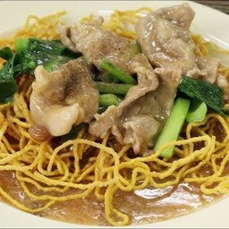 ราดหน้าหมี่กรอบหมู