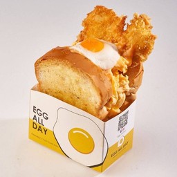 โทสแซนวิชไข่-ไก่กรอบสไปซี่ Spicy Crispy Chicken Egg Toast ( Egg All Day)