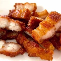 สามชั้นทอดน้ำปลา