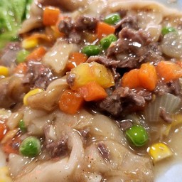 ก๋วยเตี๋ยวราดหน้าเนื้อสับ