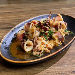 หมึกไข่ผัดกะเพรา