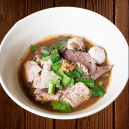 ก๋วยเตี๋ยวน้ำตกหมู