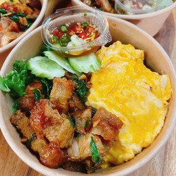 ข้างไข่ข้นกระเพาหมูกรอบ