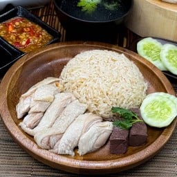 หุงถ่าน - ข้าวมันไก่เจ้าเก่าเอแบคหัวหมาก